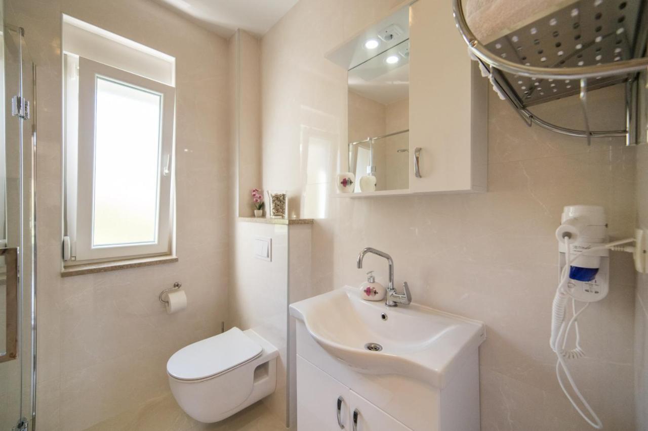 Apartments Zvonik Brist Εξωτερικό φωτογραφία