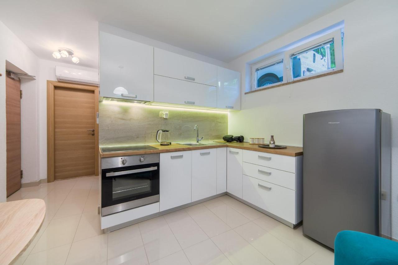 Apartments Zvonik Brist Εξωτερικό φωτογραφία