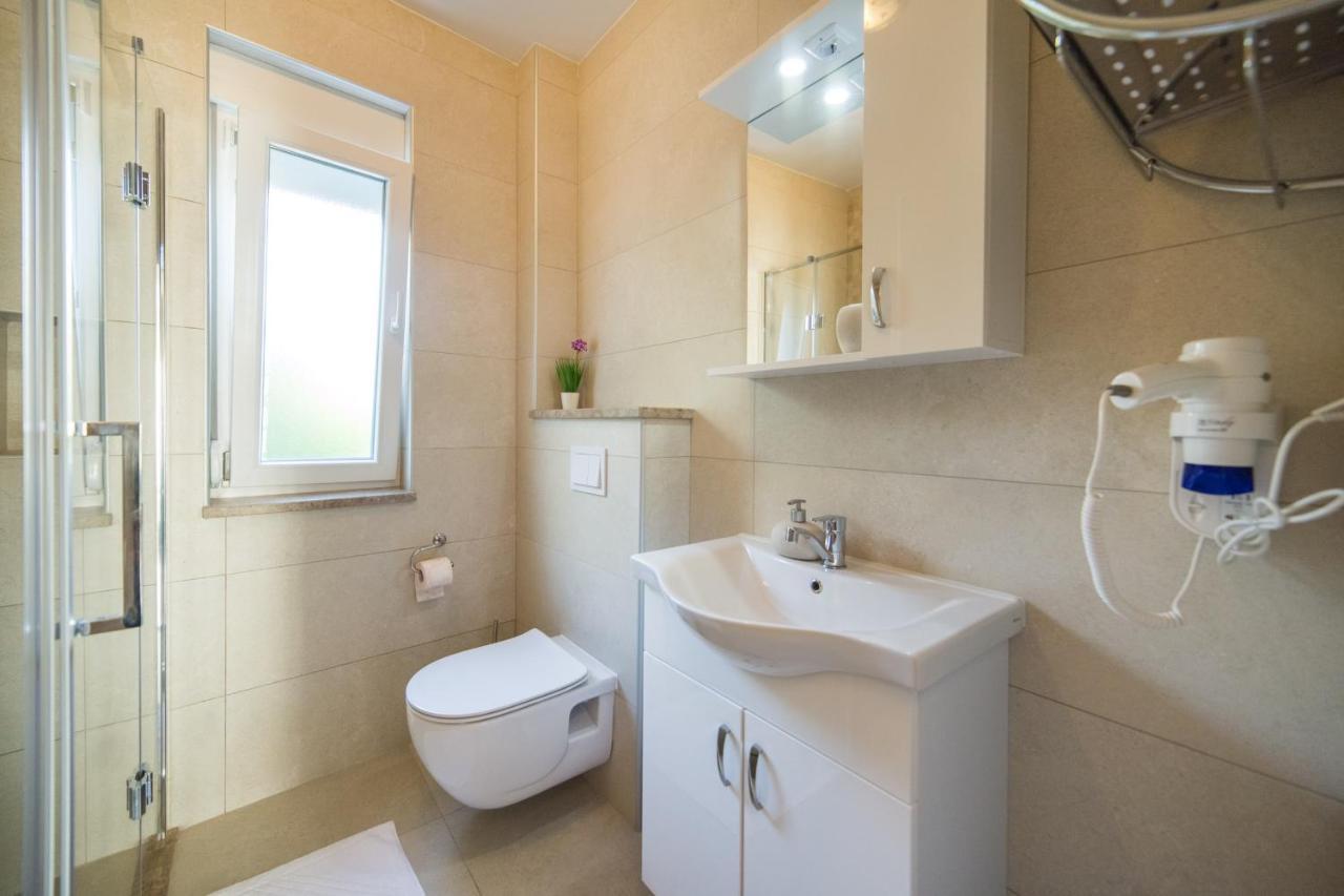 Apartments Zvonik Brist Εξωτερικό φωτογραφία