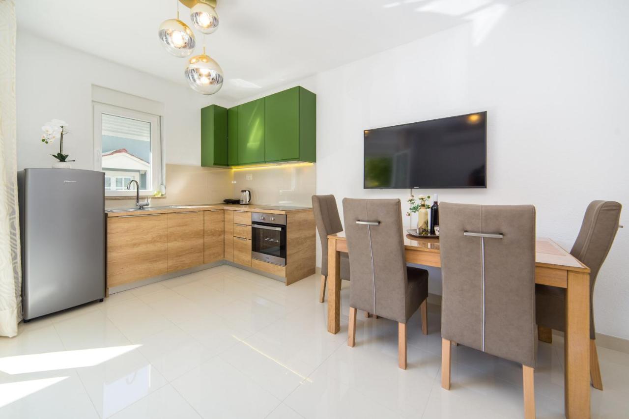 Apartments Zvonik Brist Εξωτερικό φωτογραφία