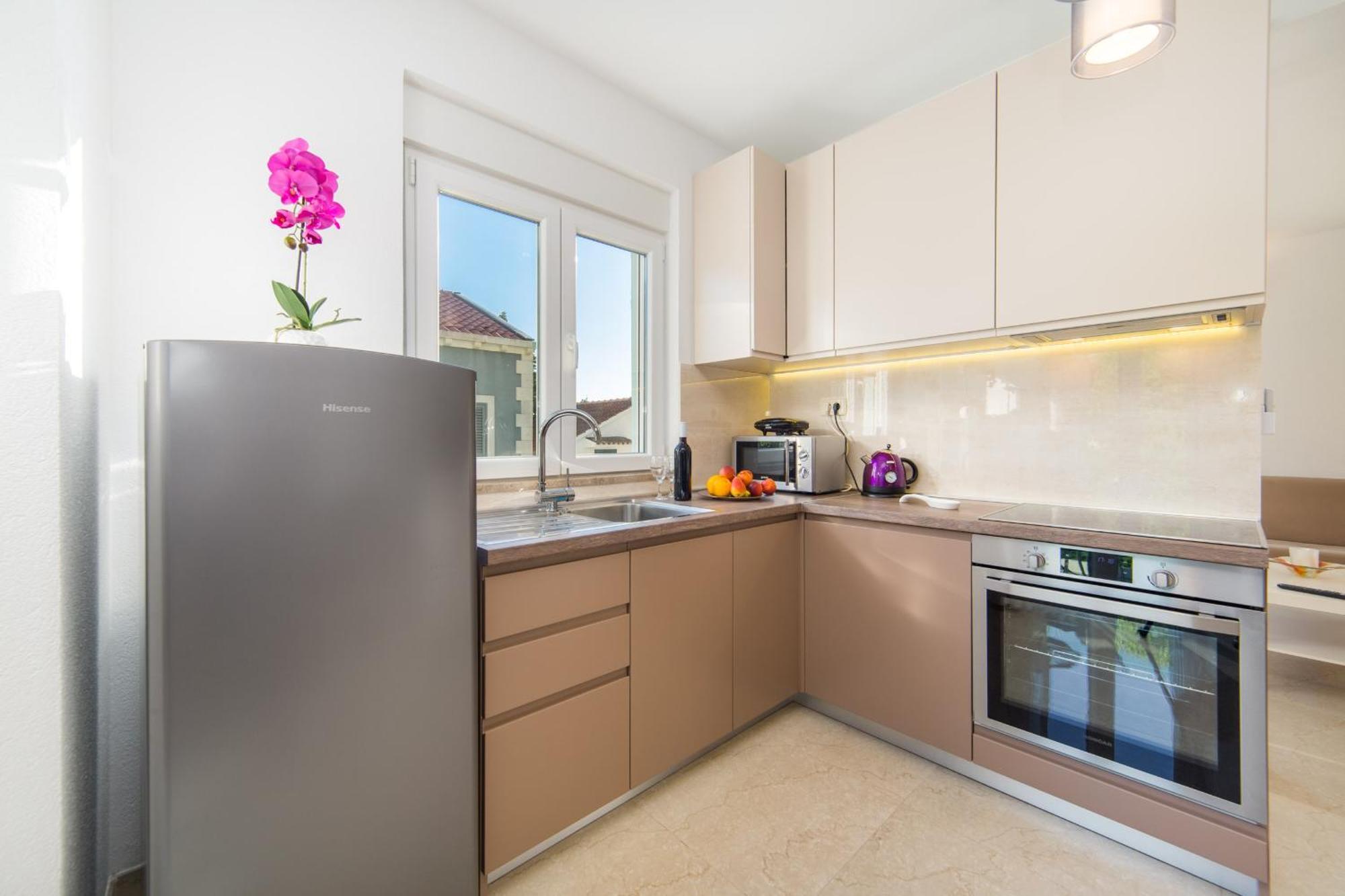 Apartments Zvonik Brist Εξωτερικό φωτογραφία