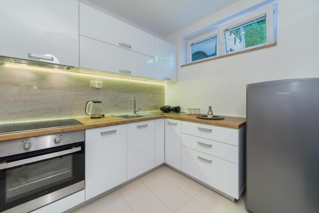 Apartments Zvonik Brist Εξωτερικό φωτογραφία
